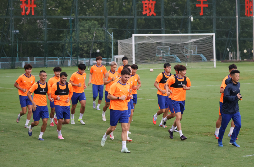 泰山队24人参加合练，泽卡在列，三新人有机会，还有一个新面孔